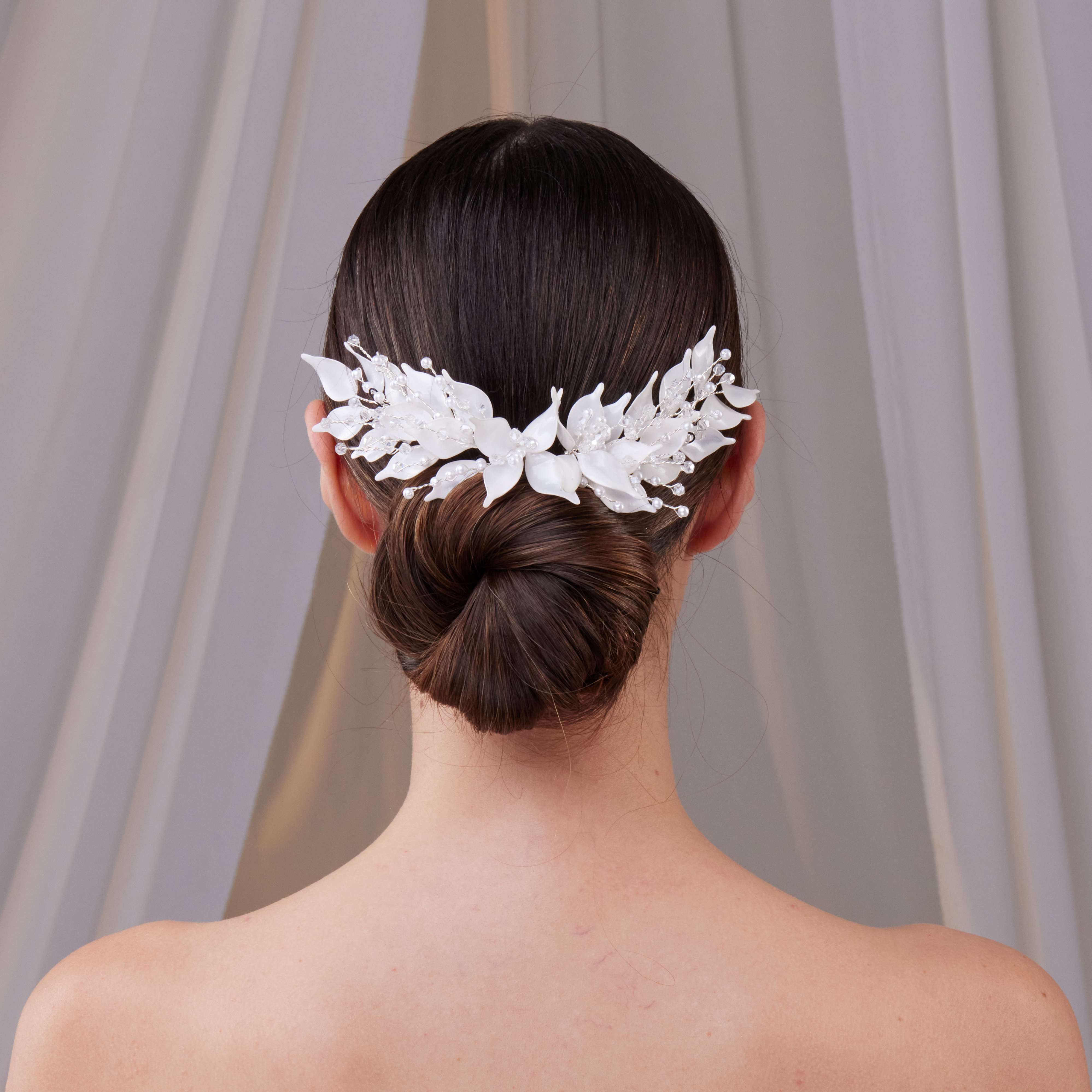 Elegant Resin Leaf Hair Comb - Glamourous Grace