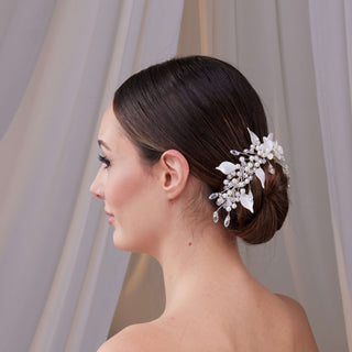Elegant Resin Flower Hair Comb - Glamourous Grace