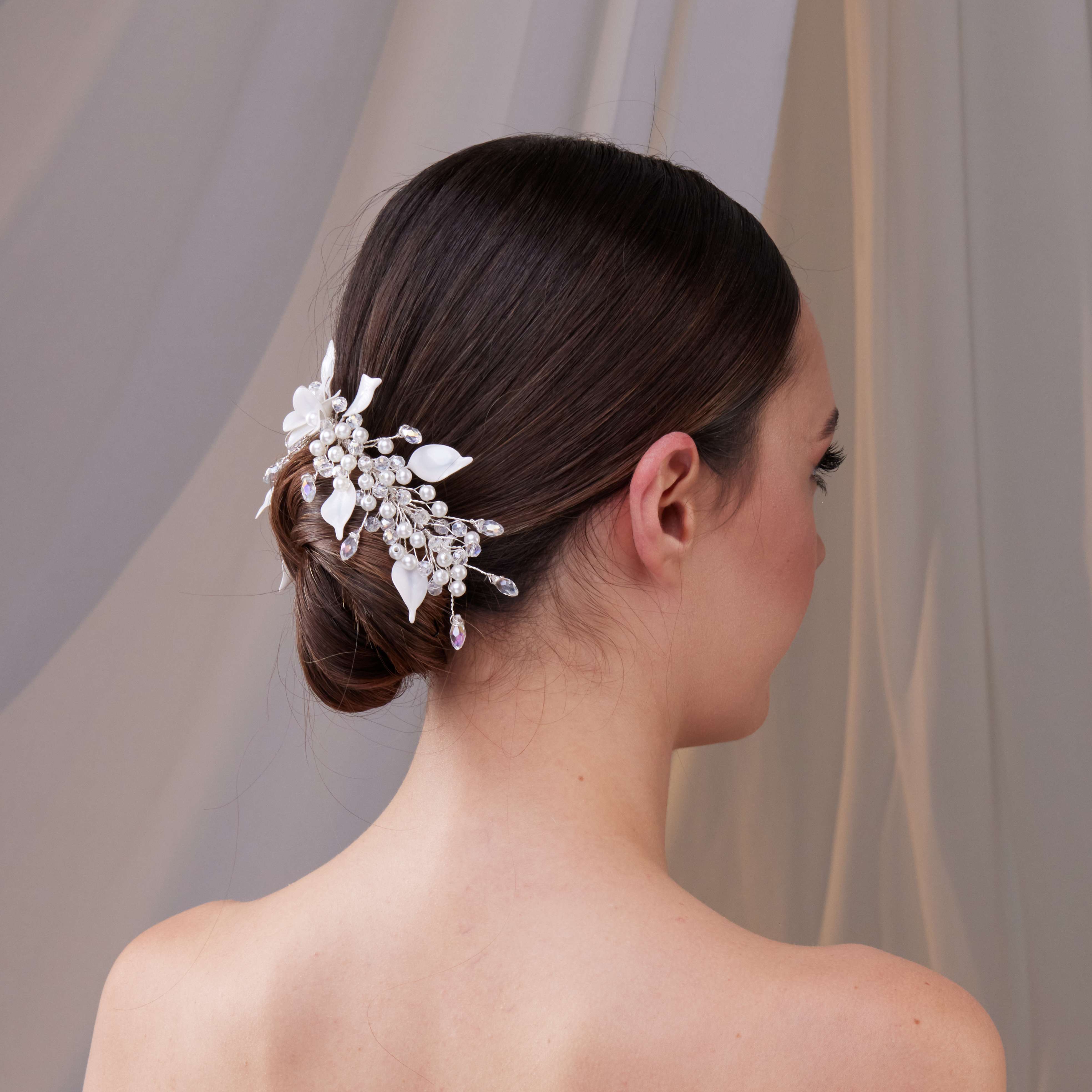 Elegant Resin Flower Hair Comb - Glamourous Grace