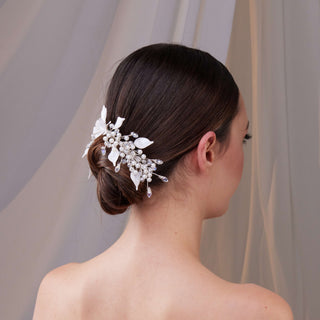 Elegant Resin Flower Hair Comb - Glamourous Grace