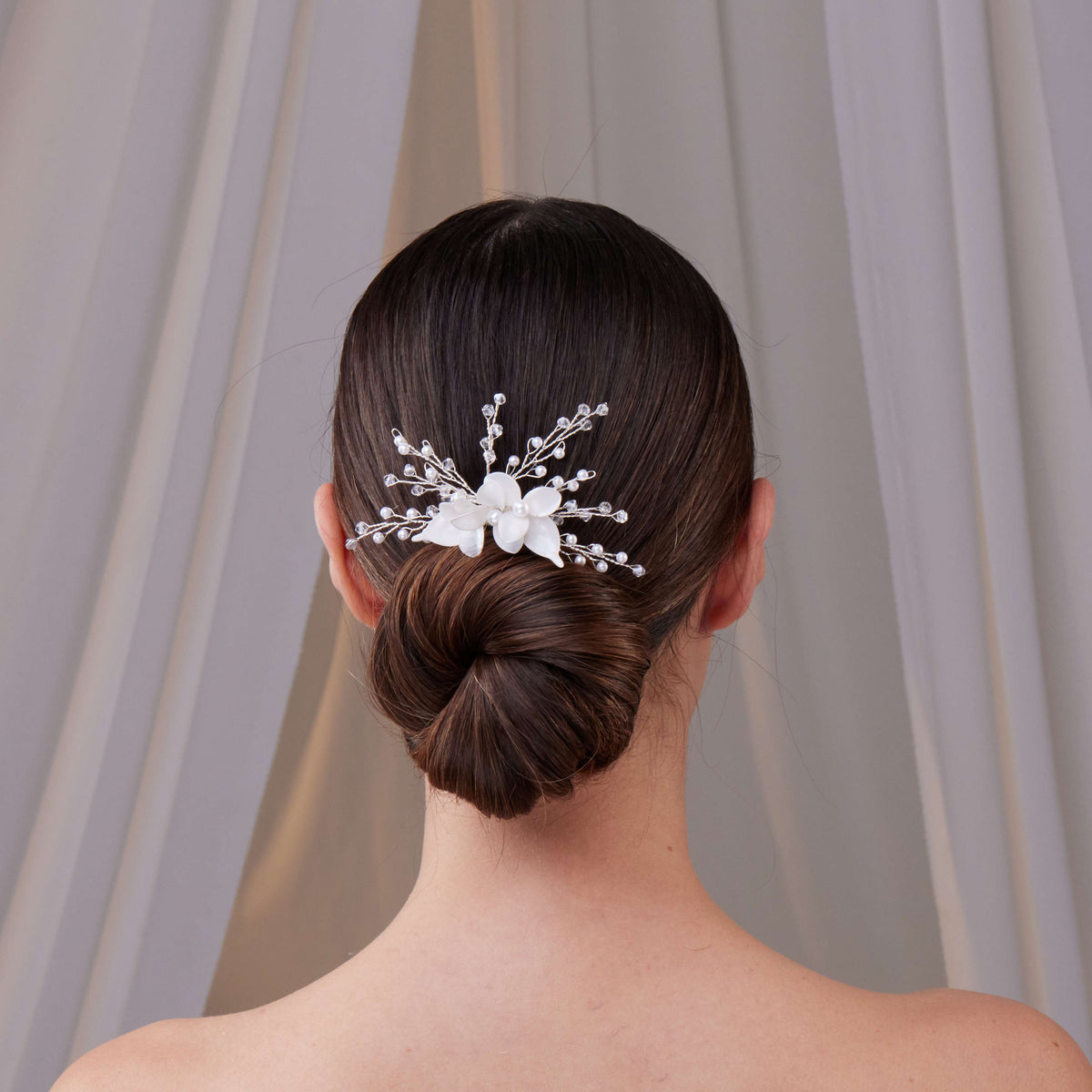 Elegant Resin Flower Wedding Hair Comb - Glamourous Grace
