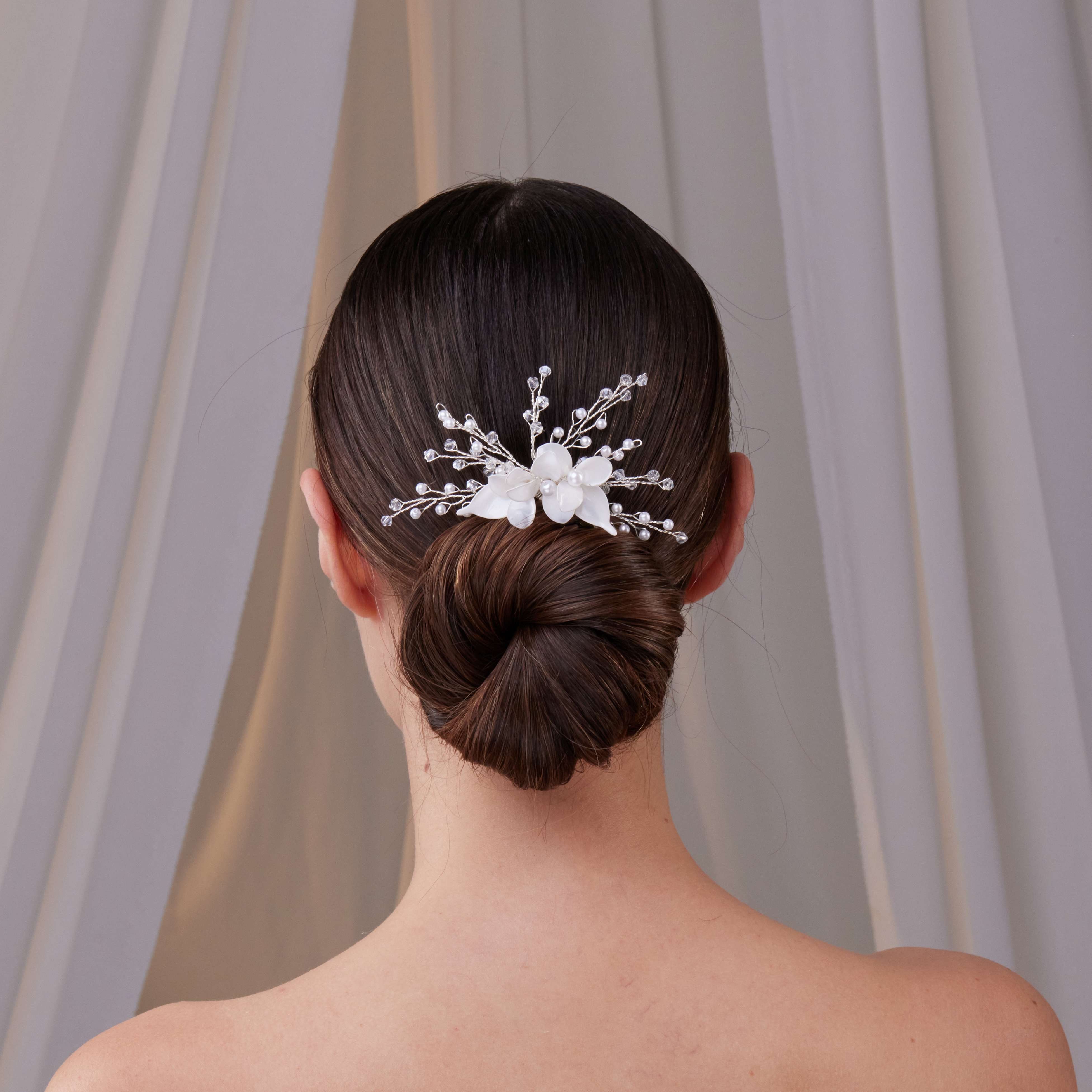 Elegant Resin Flower Wedding Hair Comb - Glamourous Grace