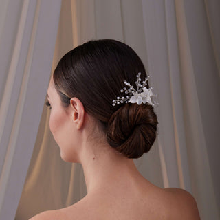 Elegant Resin Flower Wedding Hair Comb - Glamourous Grace
