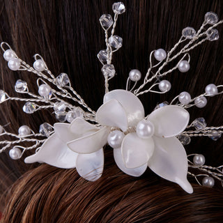 Elegant Resin Flower Wedding Hair Comb - Glamourous Grace