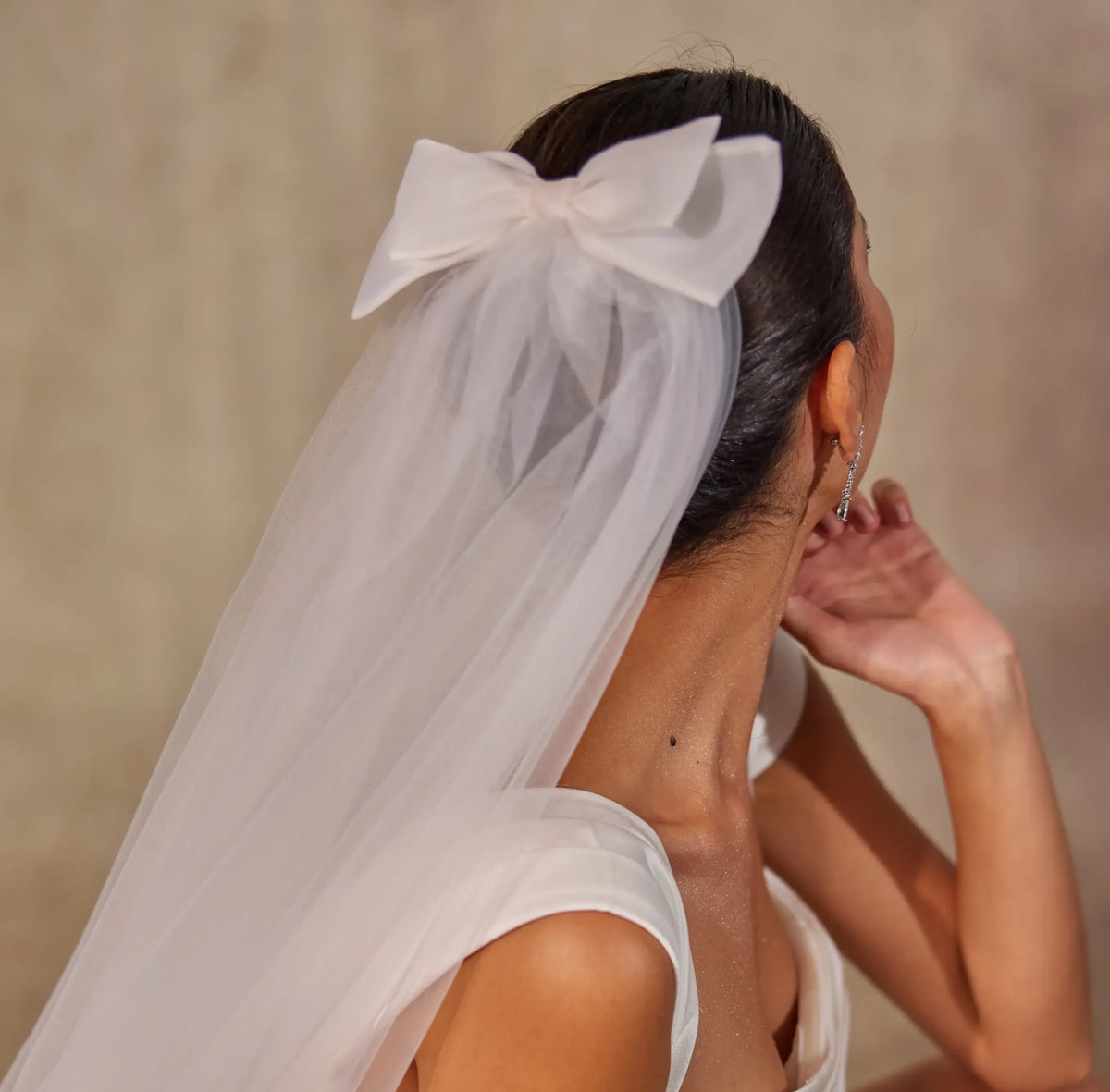Elegant Bow Wedding Veil - Glamourous Grace