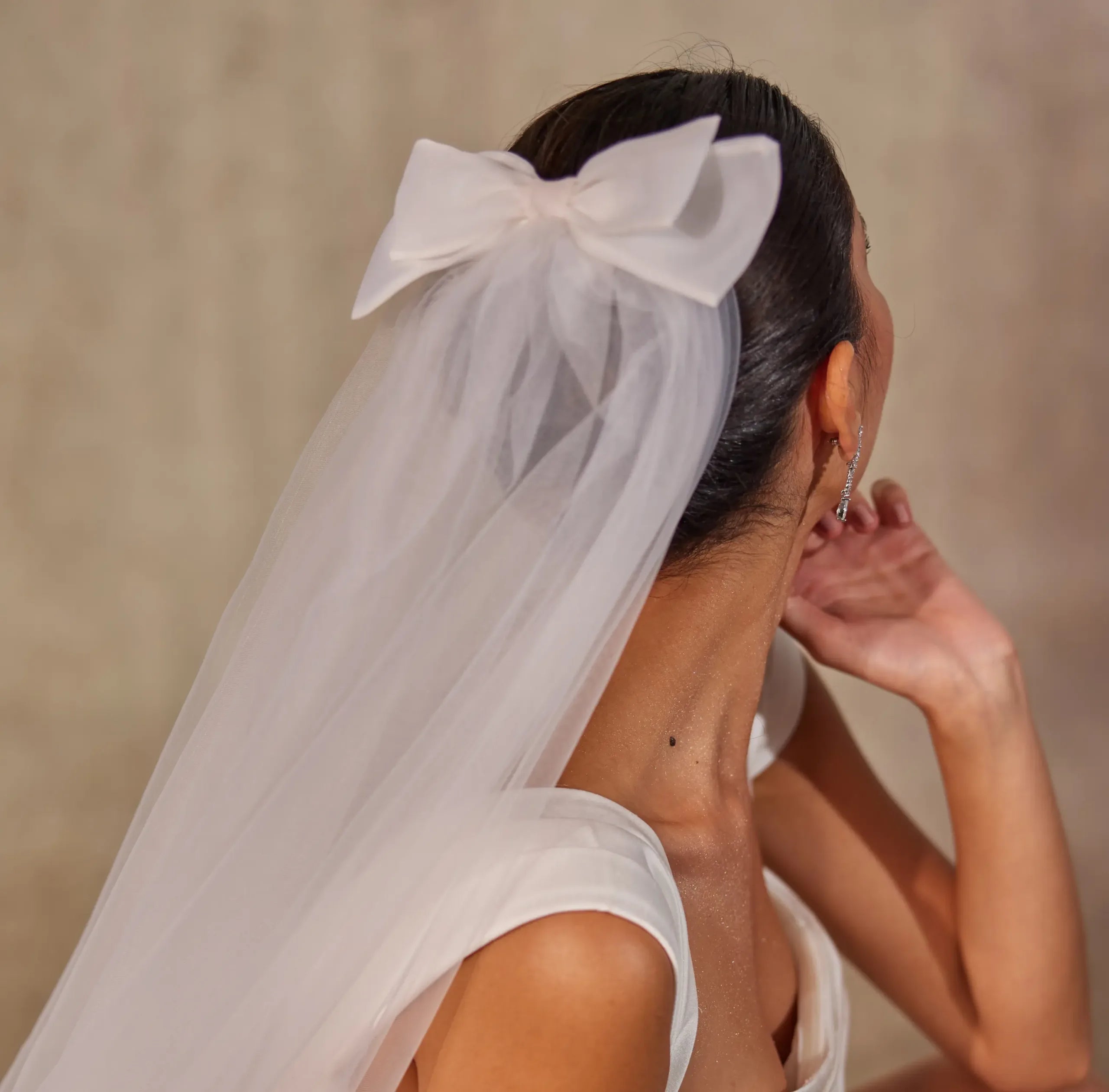Elegant Bow Wedding Veil - Glamourous Grace