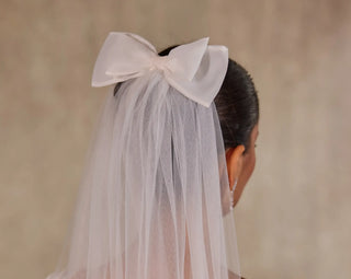 Elegant Bow Wedding Veil - Glamourous Grace