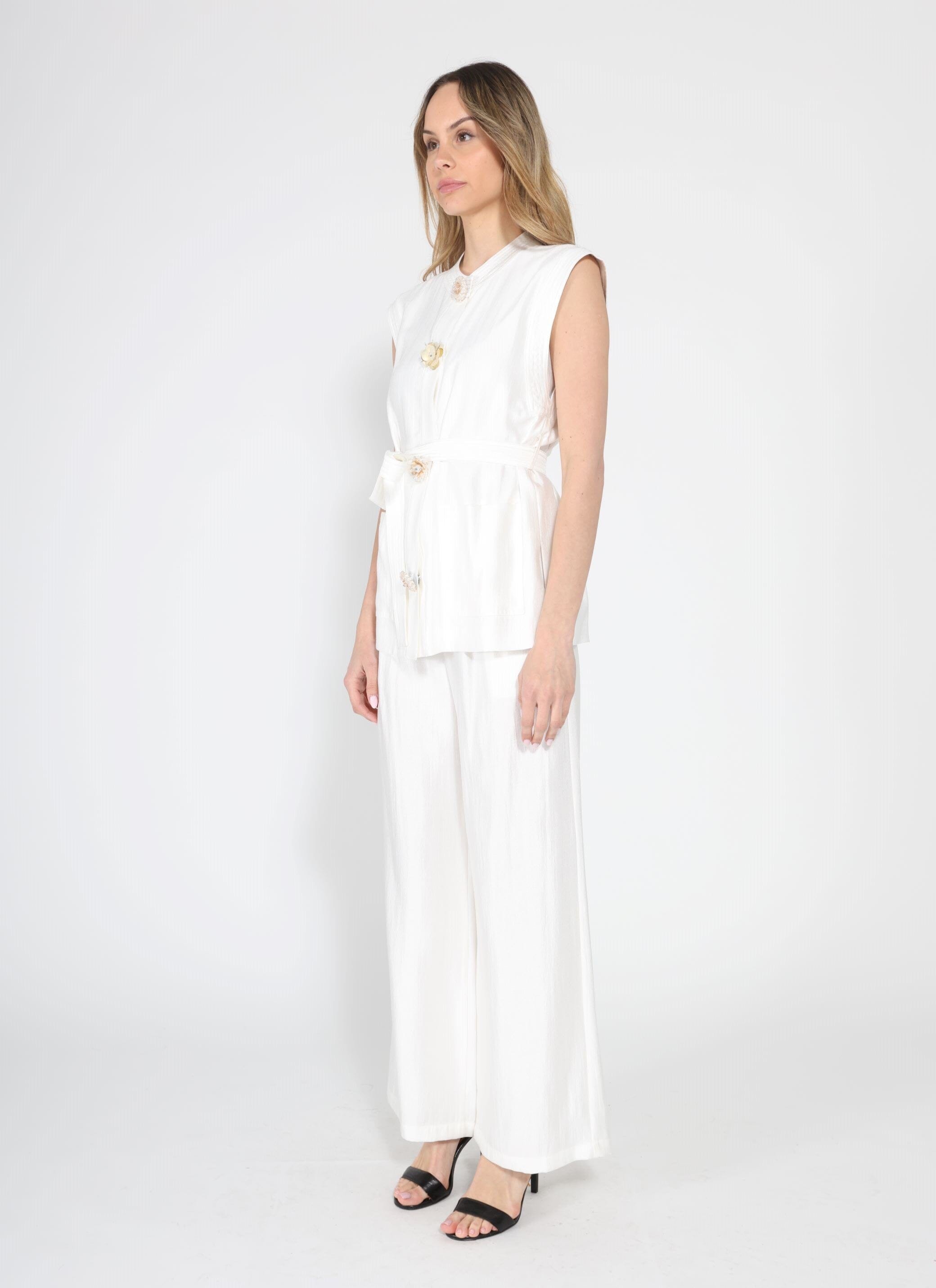 Button detail sleeveless vest
