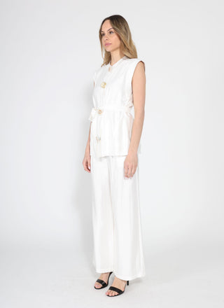 Button detail sleeveless vest