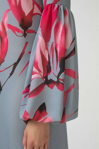 Gray balloon long sleeve Zara dress with floral pattern by Baano, featuring a relaxed fit and elegant floral details.