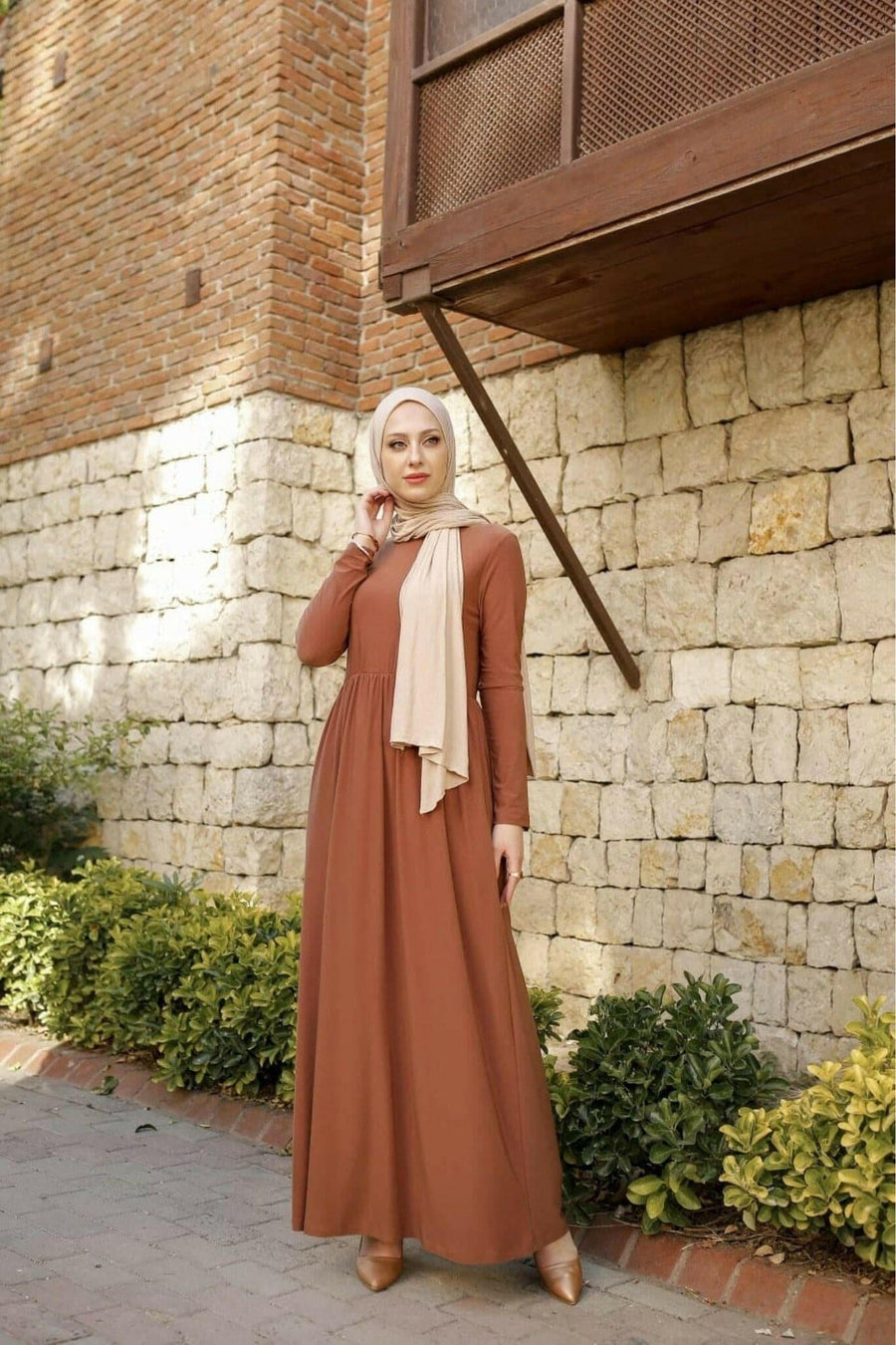 Natalia Long Maxi in Jersey with Side Pockets - Glamourous Grace