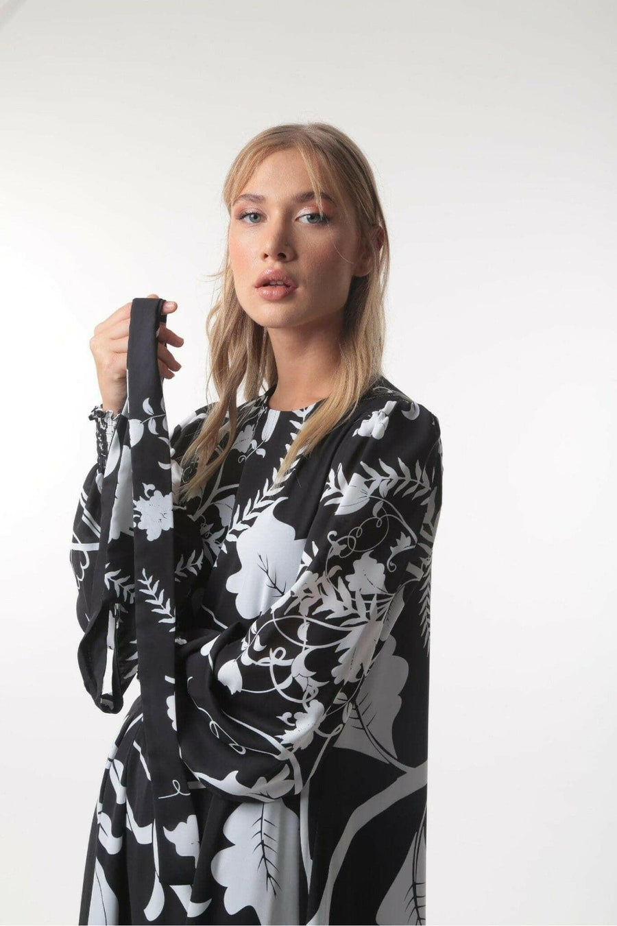 Roxy Long Maxi Dress with Long Sleeves - Glamourous Grace