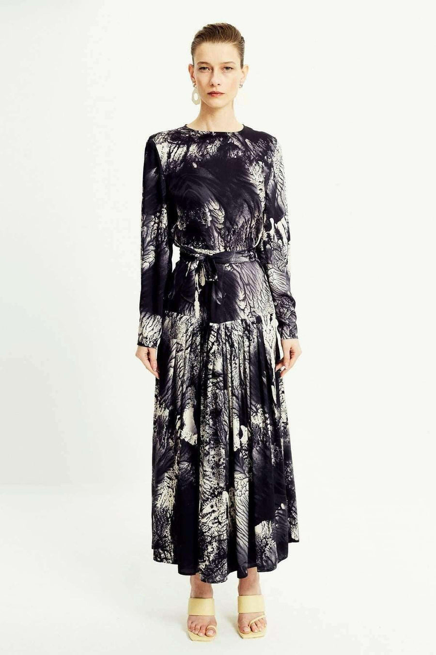 Long Maxi Dress with Sleeves and Side Pocket - Glamourous Grace