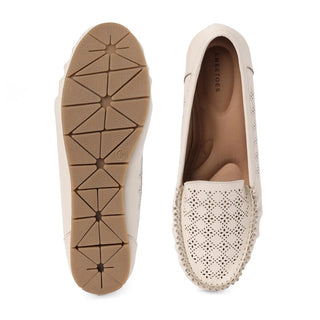 Aveline - Cream Loafers
