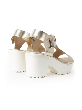 Corby | White Gold - Glamourous Grace