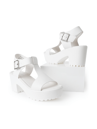 Corby | White - Glamourous Grace