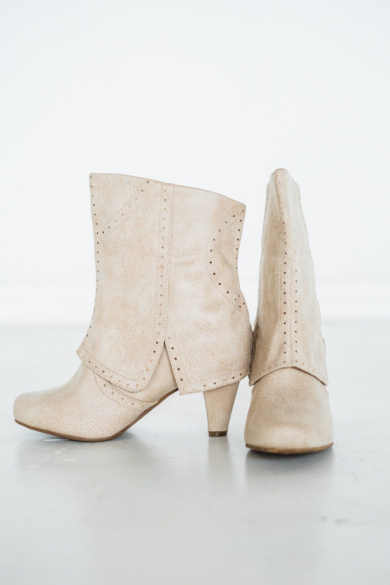 Cowgirl Star Booties in Cream - Glamourous Grace
