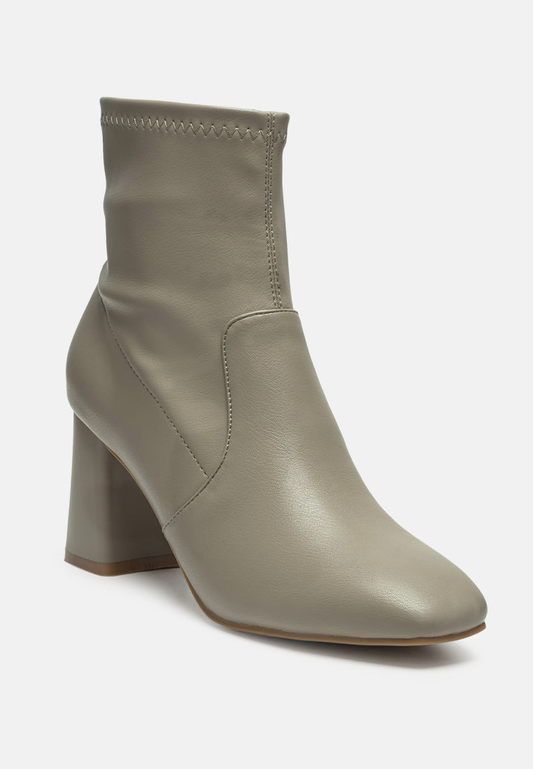 Daffofil Block Heeled Ankle Boots - Glamourous Grace