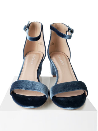 Daisy | Sky Blue Velvet - Glamourous Grace