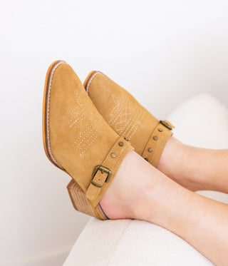 Drancy Western Mule in Tan - Glamourous Grace