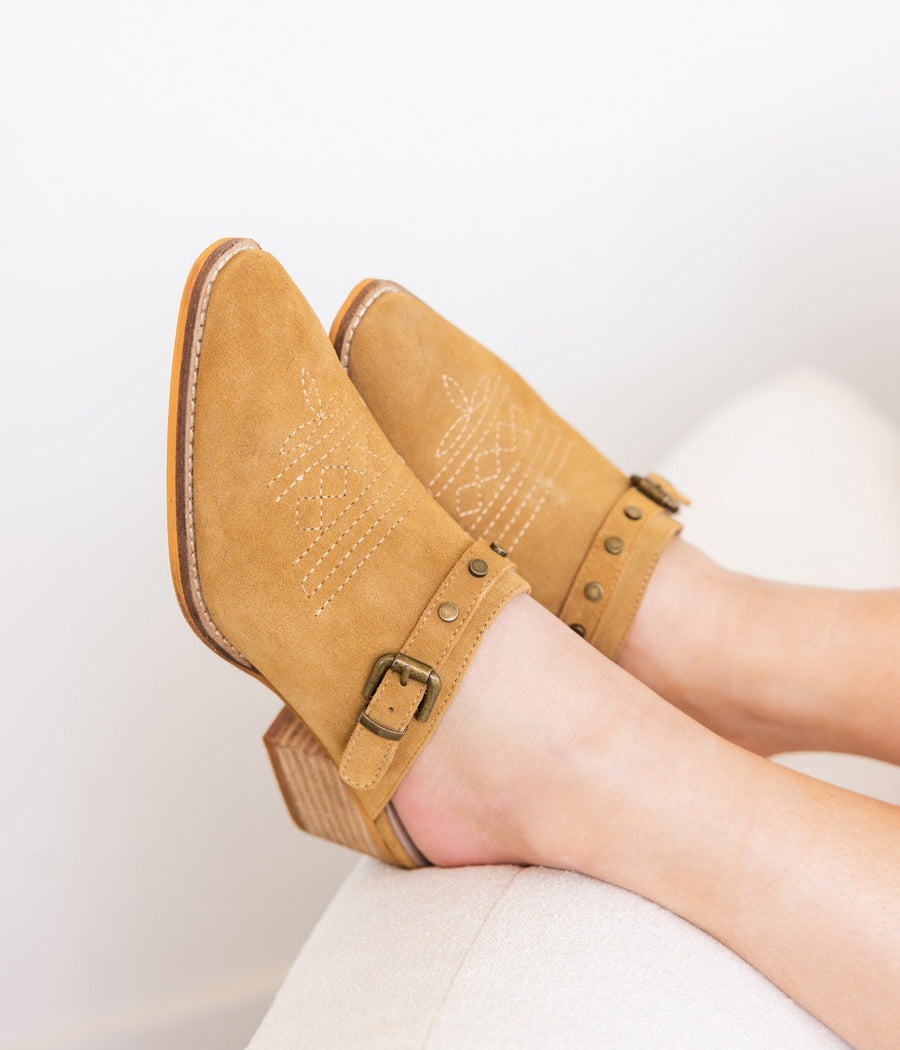 Drancy Western Mule in Tan - Glamourous Grace