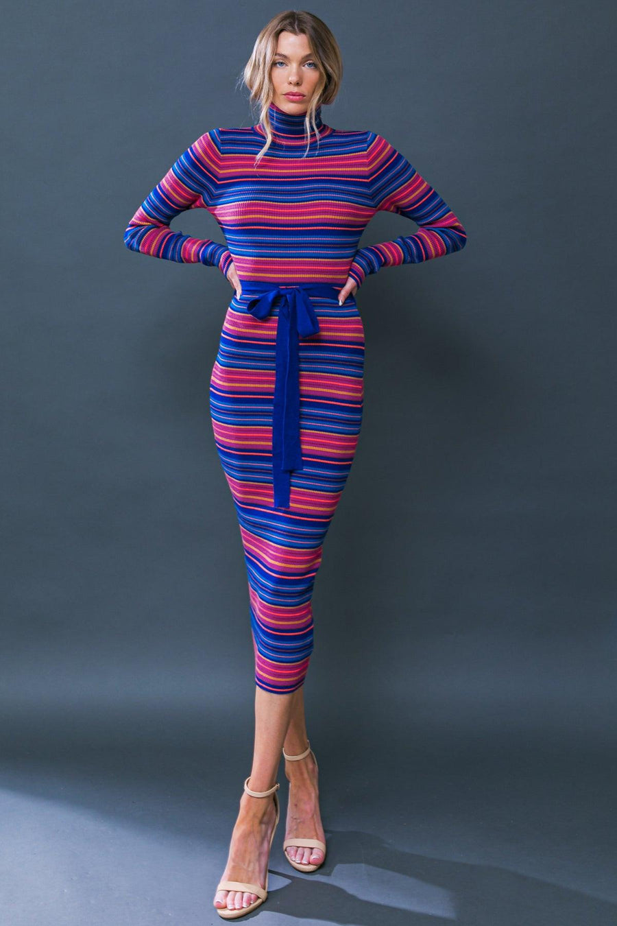 NOTEWORTHY SHINE SWEATER MIDI DRESS - Glamourous Grace