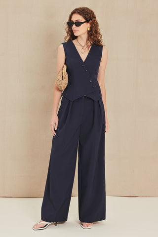 POWER PLAY WOVEN VEST - Glamourous Grace