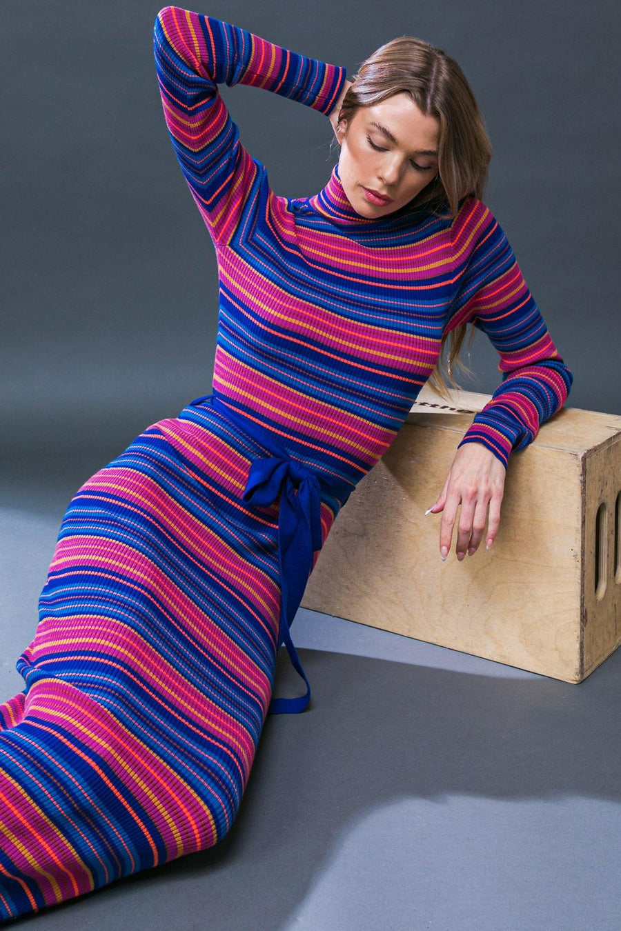 NOTEWORTHY SHINE SWEATER MIDI DRESS - Glamourous Grace