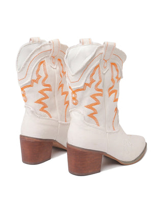 Giddyup | White - Glamourous Grace
