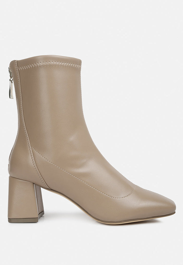 Hera Runaway Classic Ankle Boots - Glamourous Grace