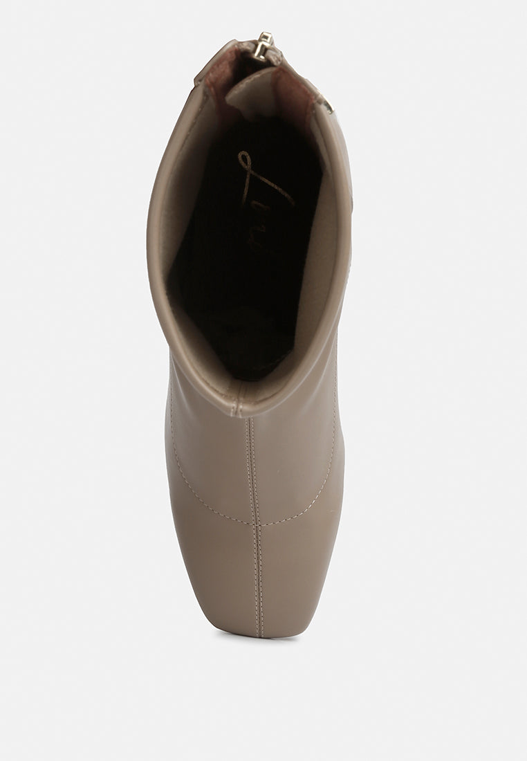 Hera Runaway Classic Ankle Boots - Glamourous Grace
