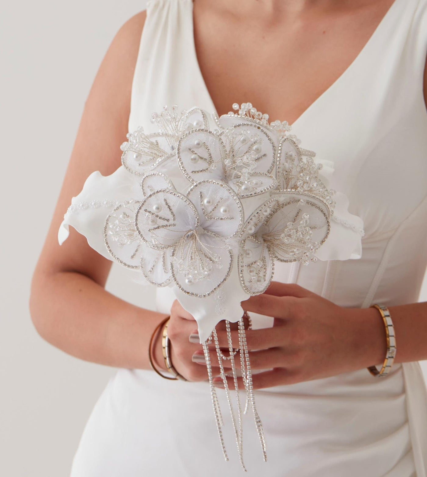 White Flower Bouquet – Ideal for Bridal, Quinceanera, or Proposal - Glamourous Grace