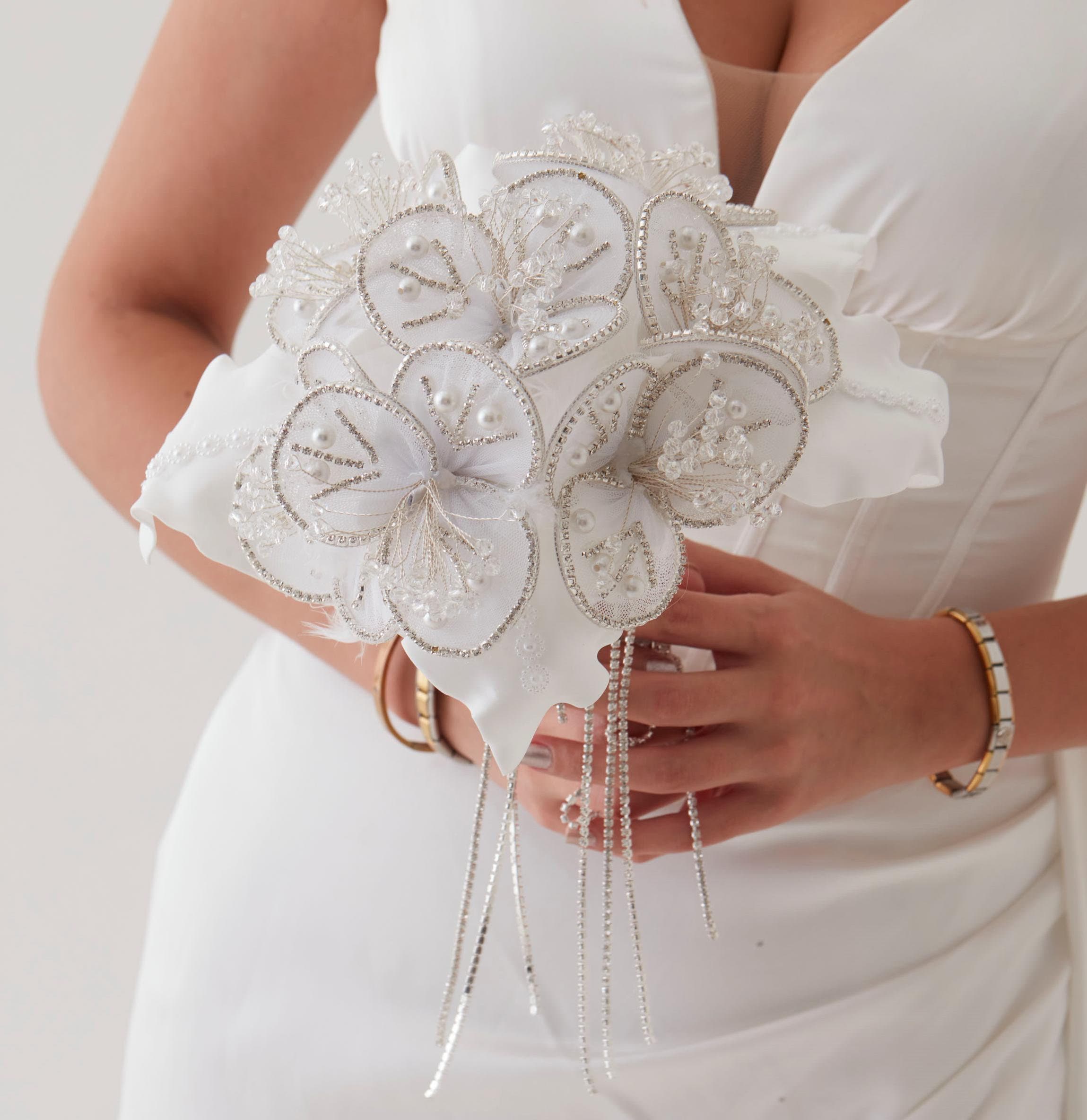 White Flower Bouquet – Ideal for Bridal, Quinceanera, or Proposal - Glamourous Grace