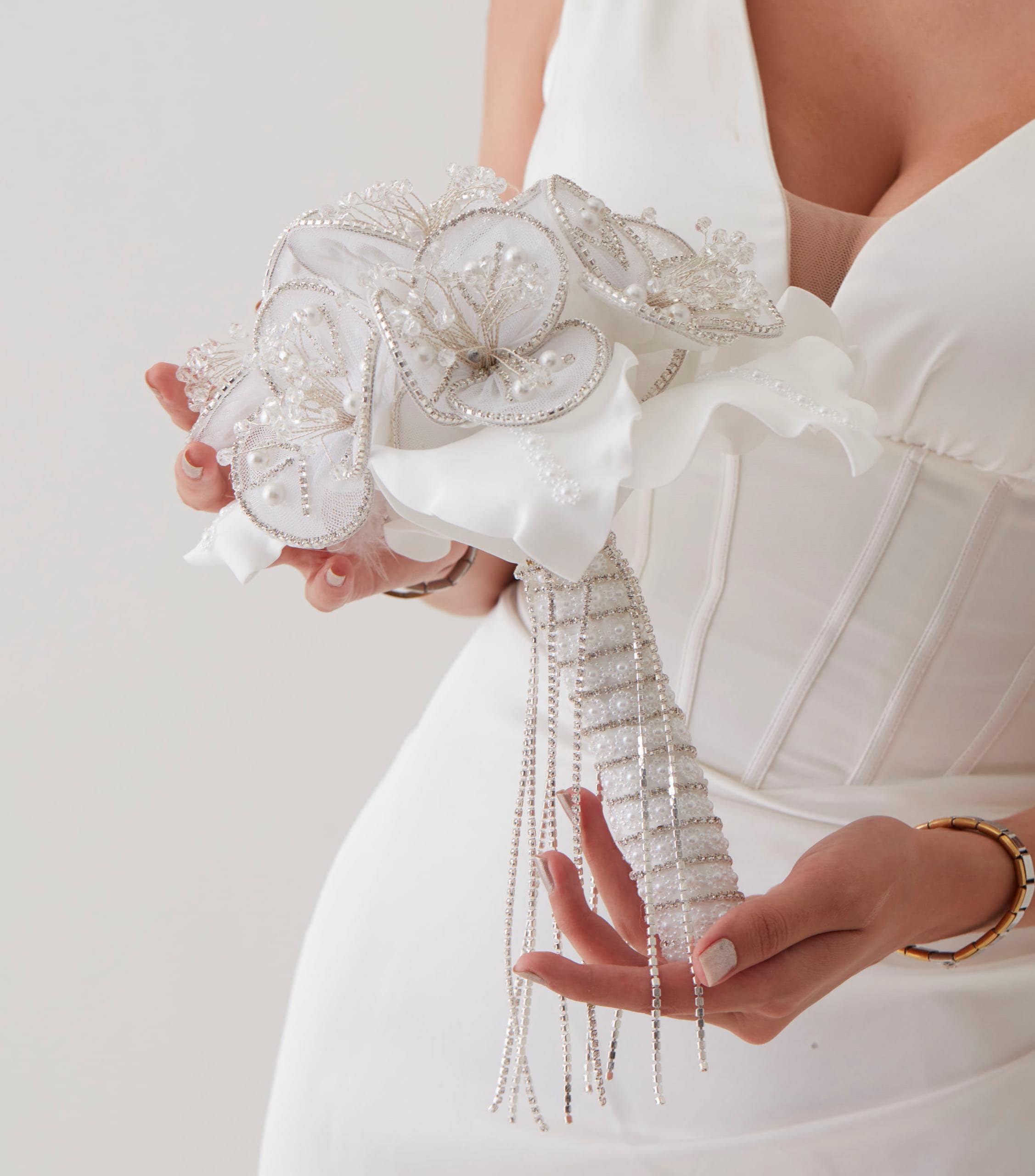 White Flower Bouquet – Ideal for Bridal, Quinceanera, or Proposal - Glamourous Grace