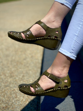 The Tonmawr Green Leather Sandal Final Sale! - Glamourous Grace