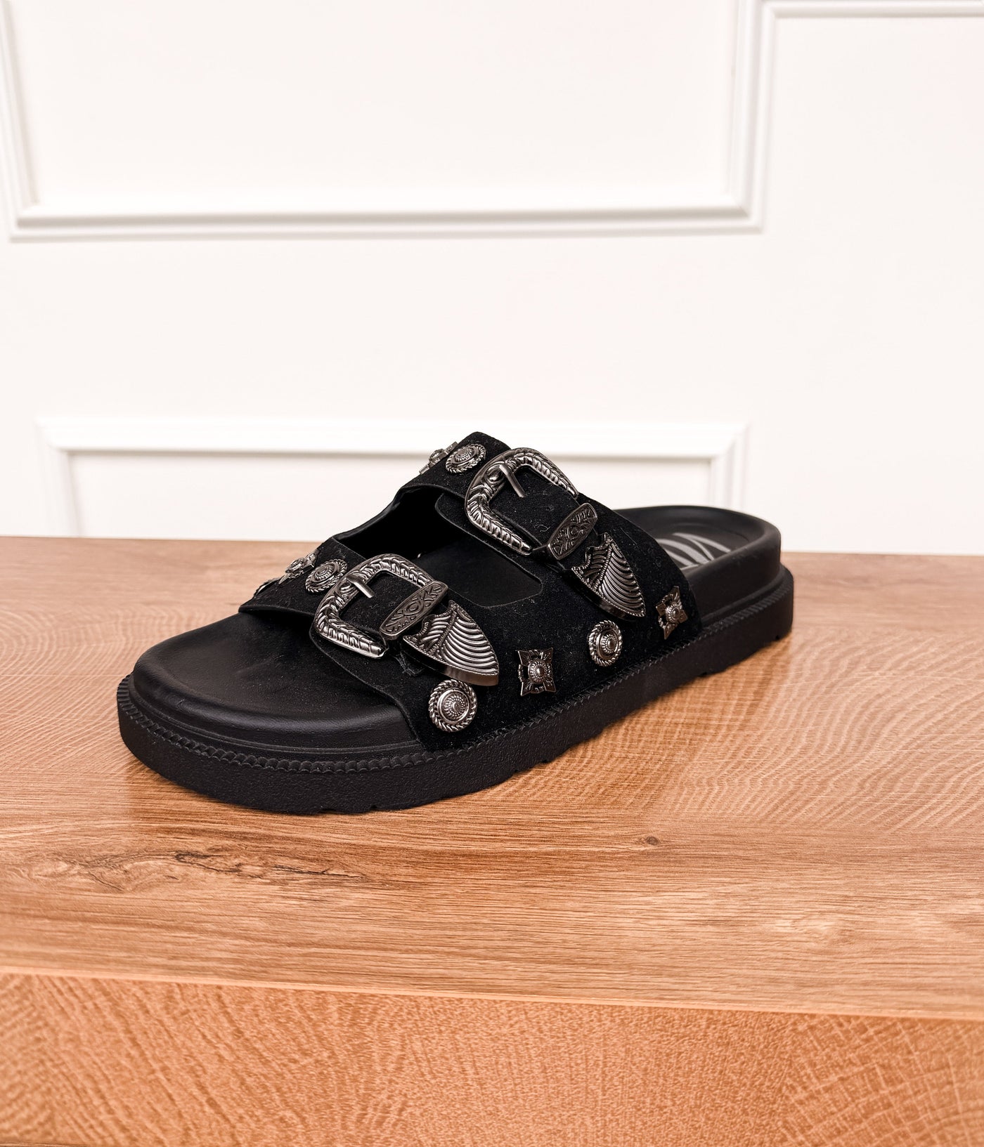 Isol Sandal in Black - Glamourous Grace
