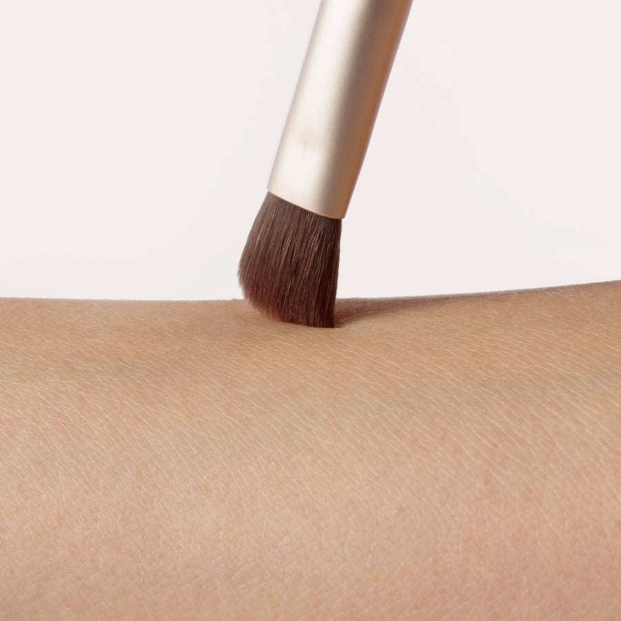 jane iredale Flat Eye Brush (Pro Series) - Glamourous Grace