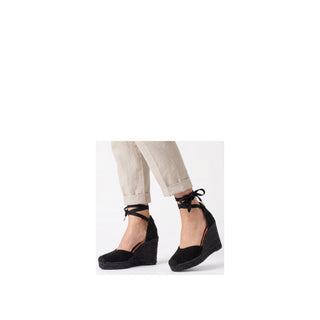 Jimena High Laces All Black - Glamourous Grace