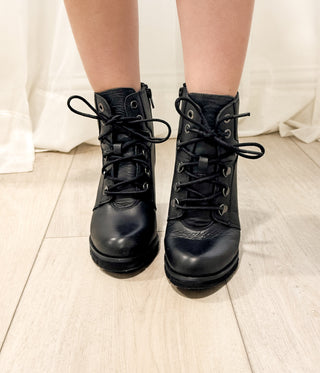 Joana Boot in Black - Glamourous Grace