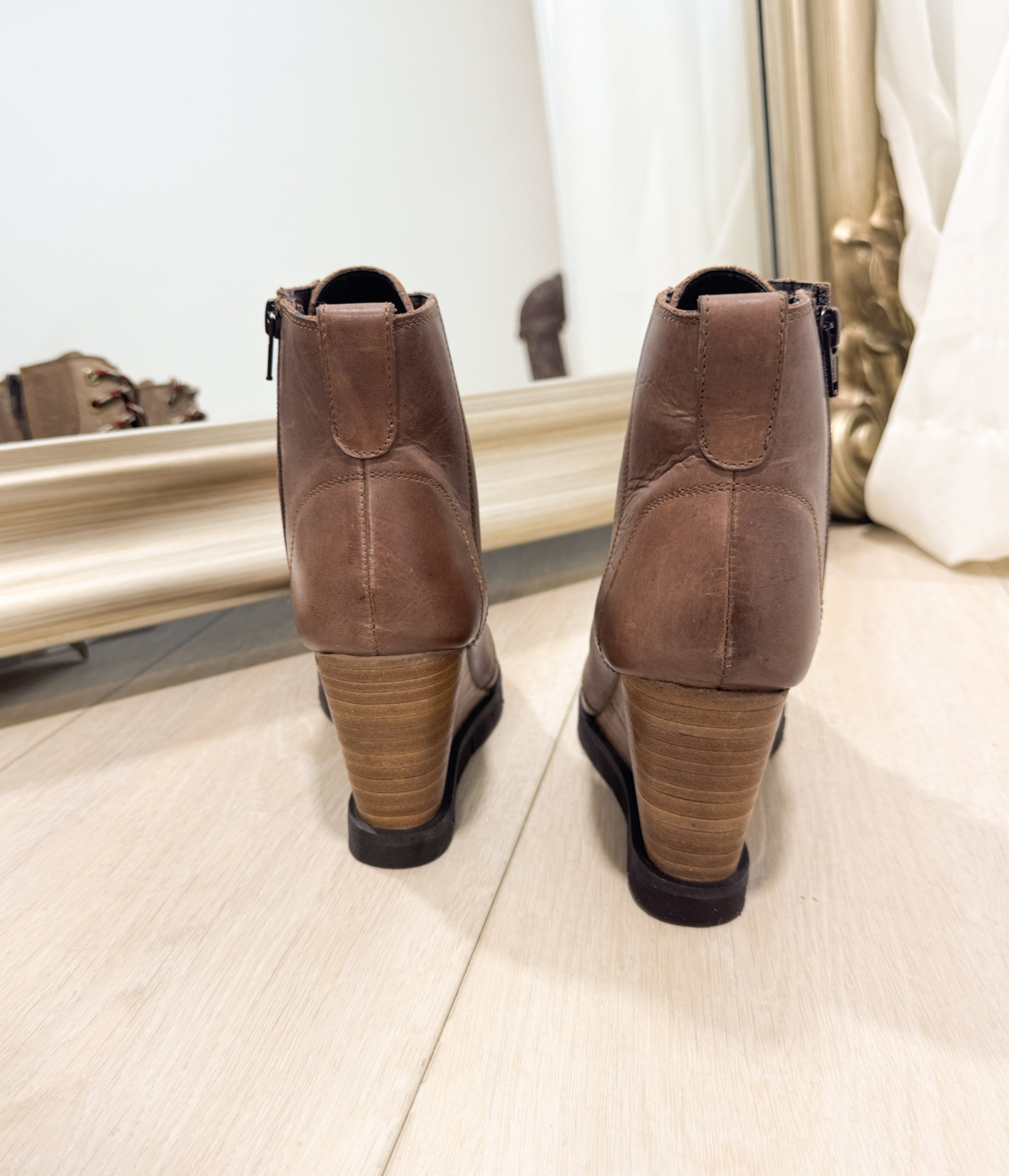 Joana Boot in Taupe - Glamourous Grace