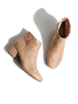 Jody | Tan Suede - Glamourous Grace