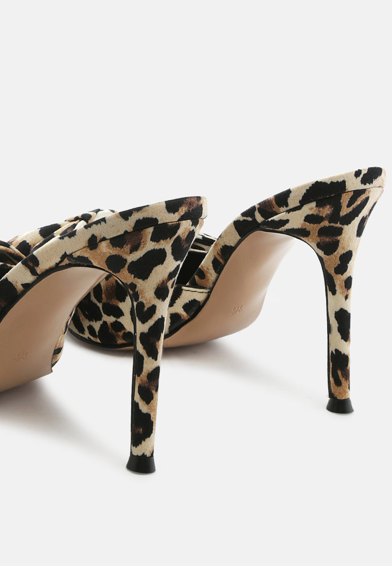 Joelle Pump - Glamourous Grace