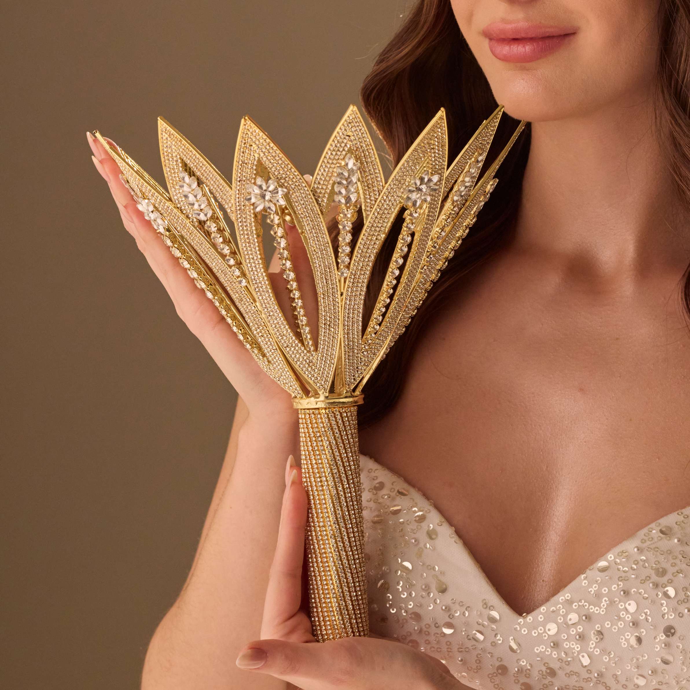 Luxury Gold  Quinceañera and  Wedding Bouquet Holder - Glamourous Grace
