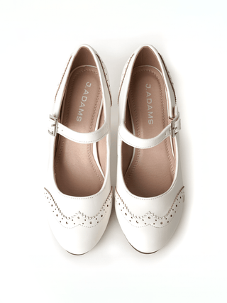 Kym | White on White - Glamourous Grace