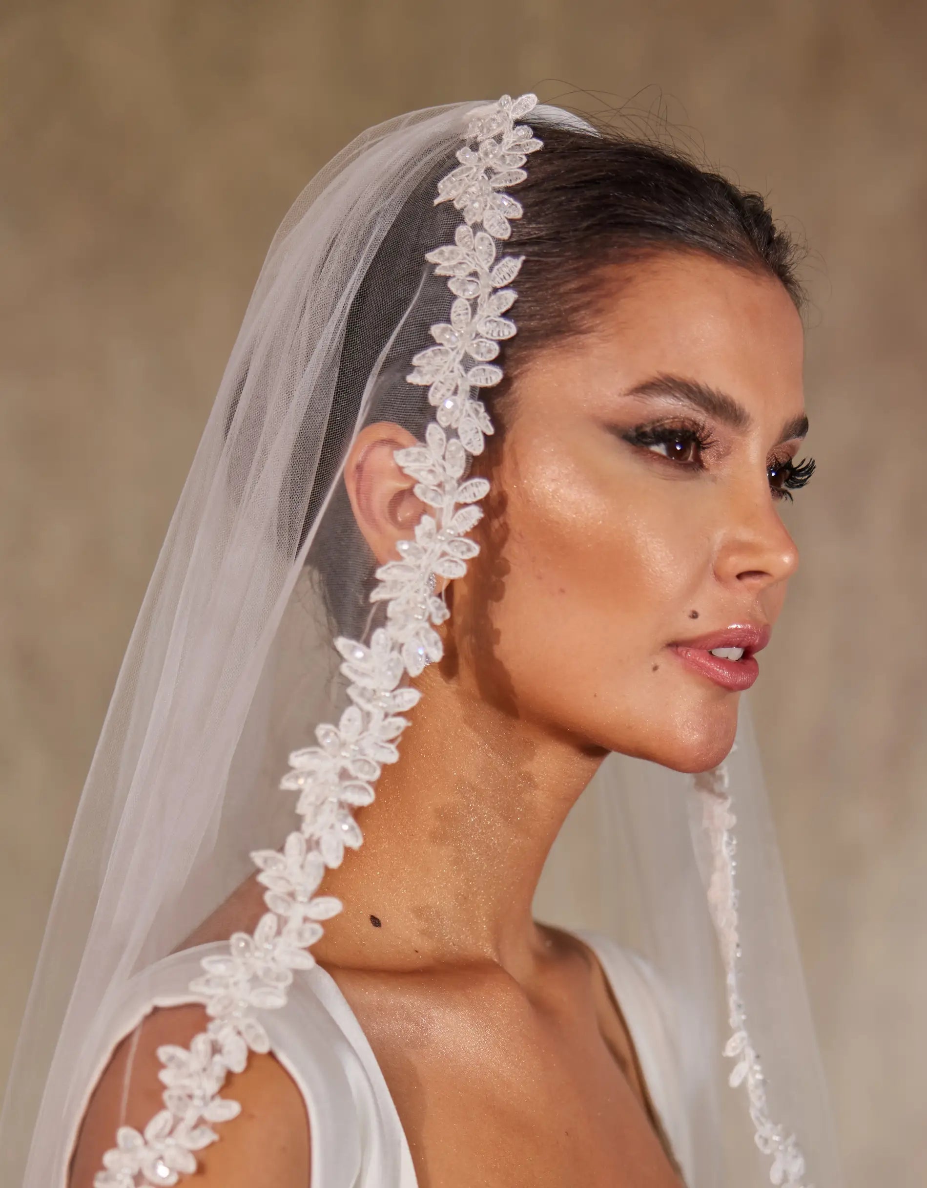 Flower Lace Bridal Veil- D216 - Glamourous Grace