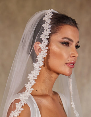 Flower Lace Bridal Veil- D216 - Glamourous Grace