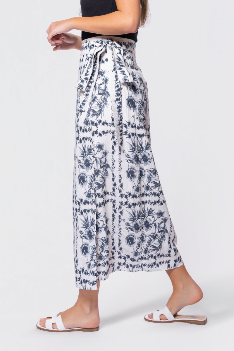 Leila Skirt (White/Black) - Glamourous Grace
