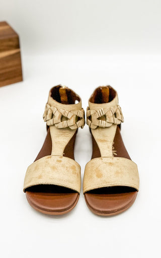 Loop D Loop Sandals in White - Glamourous Grace