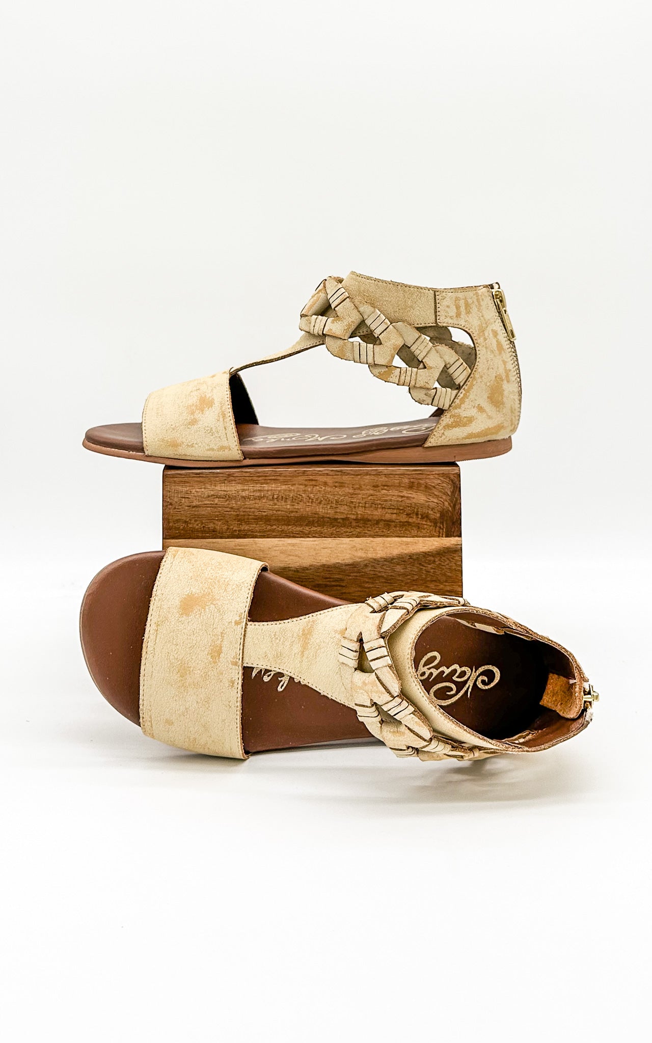 Loop D Loop Sandals in White - Glamourous Grace