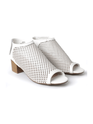 Maddie | White - Glamourous Grace
